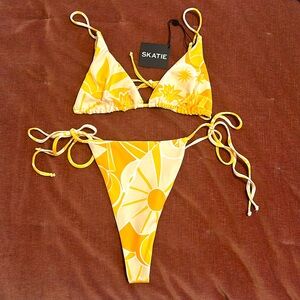 Skatie Bikini - Ella Top, Elsa Bottoms in Soleil